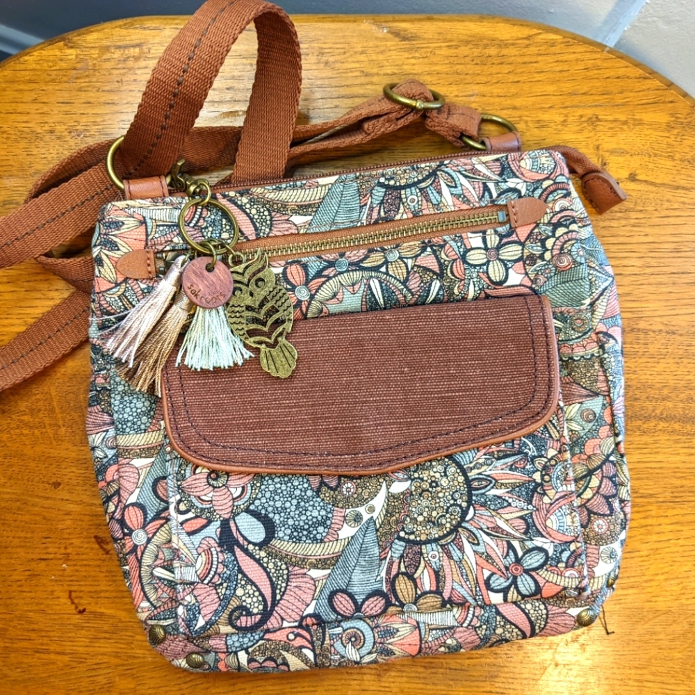 Sak roots flat satchel purse desert floral with owl keychain